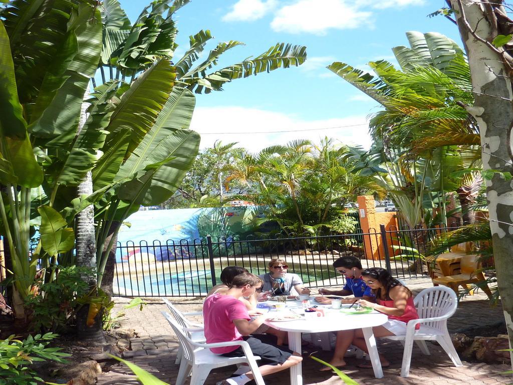 Jjs Backpackers Hostel Cairns Extérieur photo