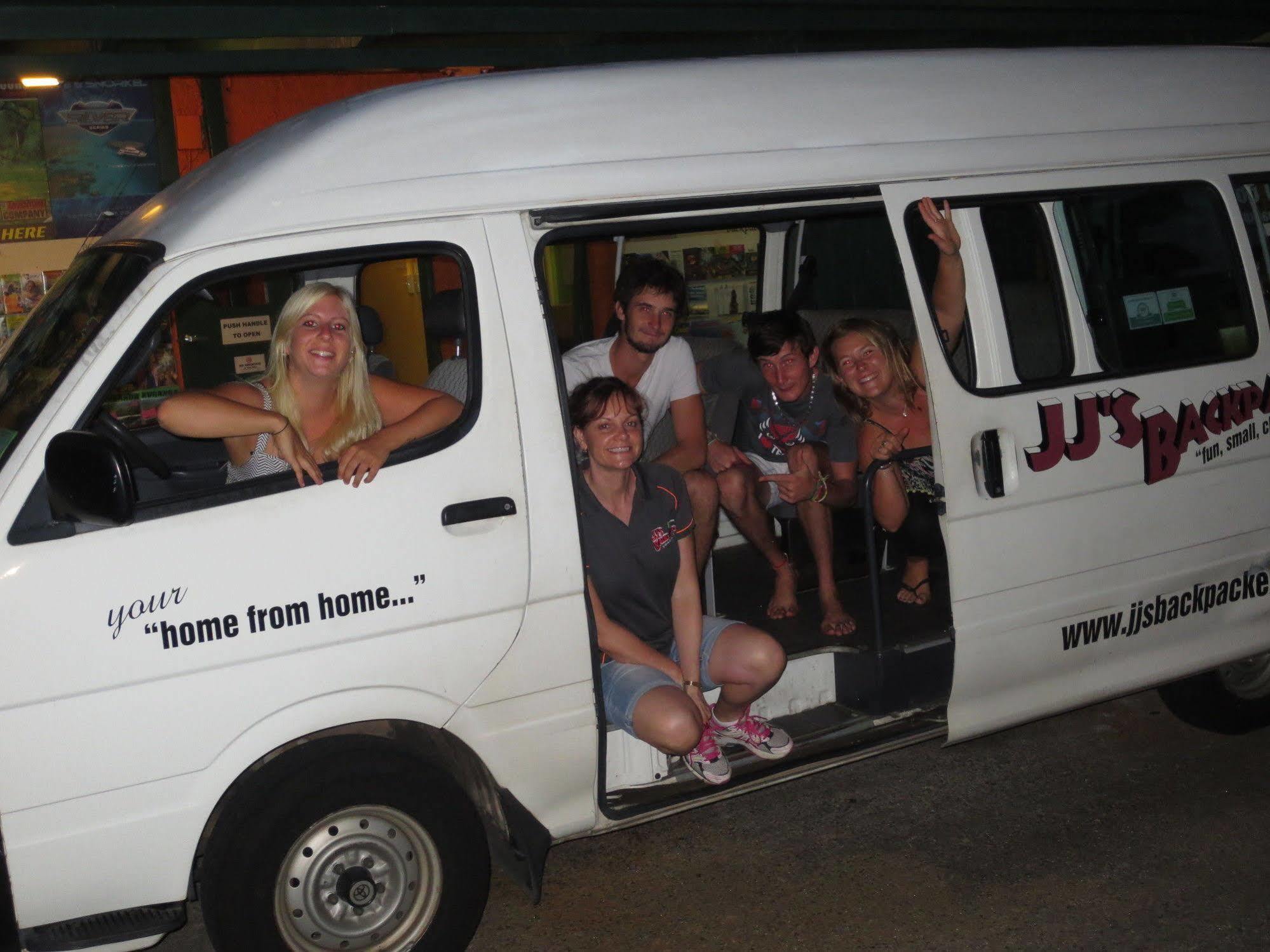 Jjs Backpackers Hostel Cairns Extérieur photo
